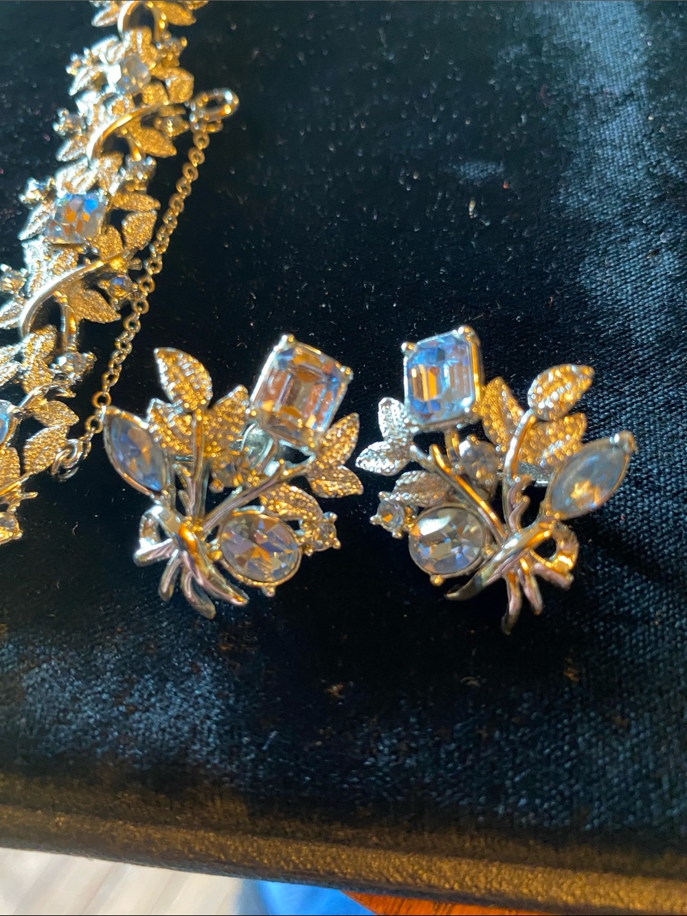Coro Parure Set - Picture 3 of 7